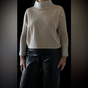 75% virgin wool 25% angora women’s cropped mock turtleneck EUC tan gray size XS